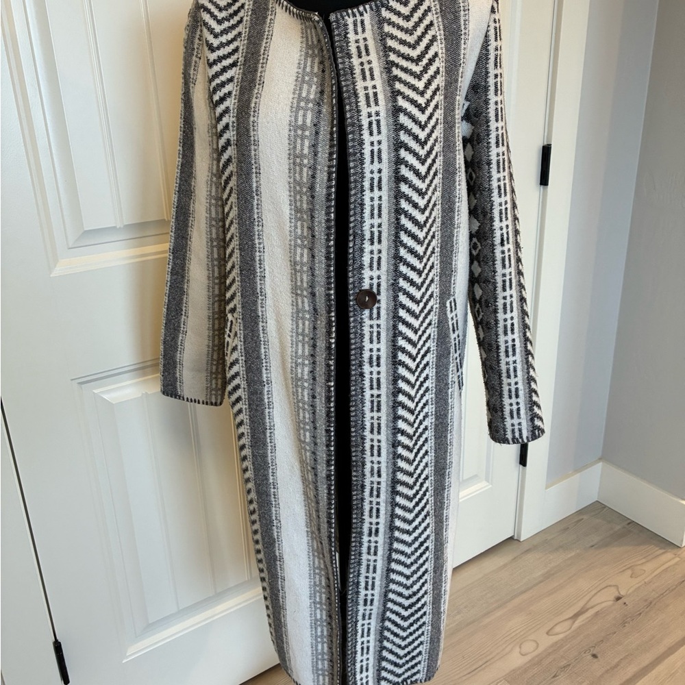 Anama Black and White Patterned Coat